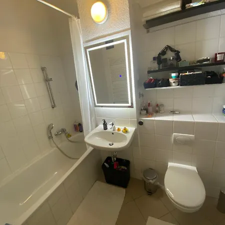 Auberge de jeunesse 1 *